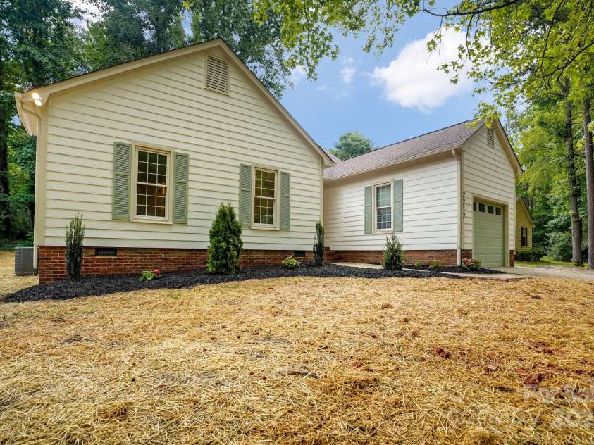 2212 Pinebrook Circle, Charlotte, NC 28208.  MLS# CAR4273995, YatesRealty ID 25685. 