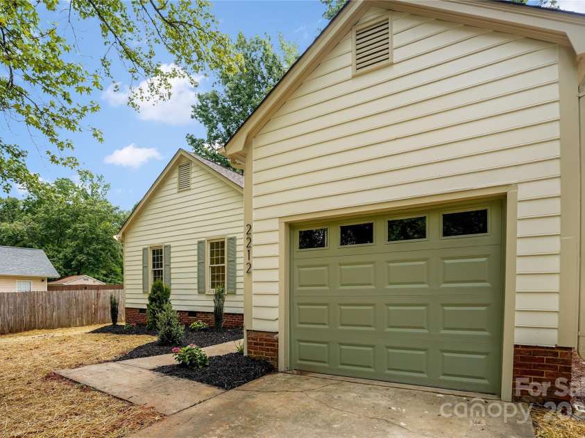2212 Pinebrook Circle, Charlotte, NC 28208.  MLS# CAR4273995, YatesRealty ID 25685. 