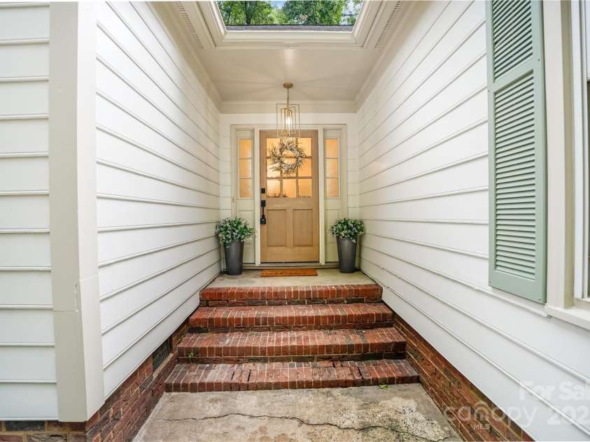 2212 Pinebrook Circle, Charlotte, NC 28208.  MLS# CAR4273995, YatesRealty ID 25685. 