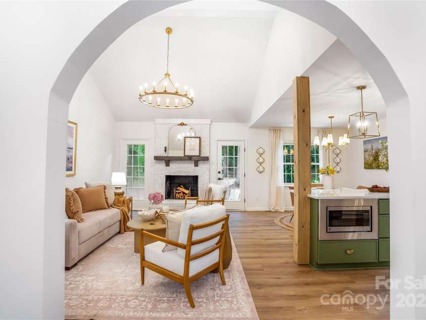 2212 Pinebrook Circle, Charlotte, NC 28208.  MLS# CAR4273995, YatesRealty ID 25685. 