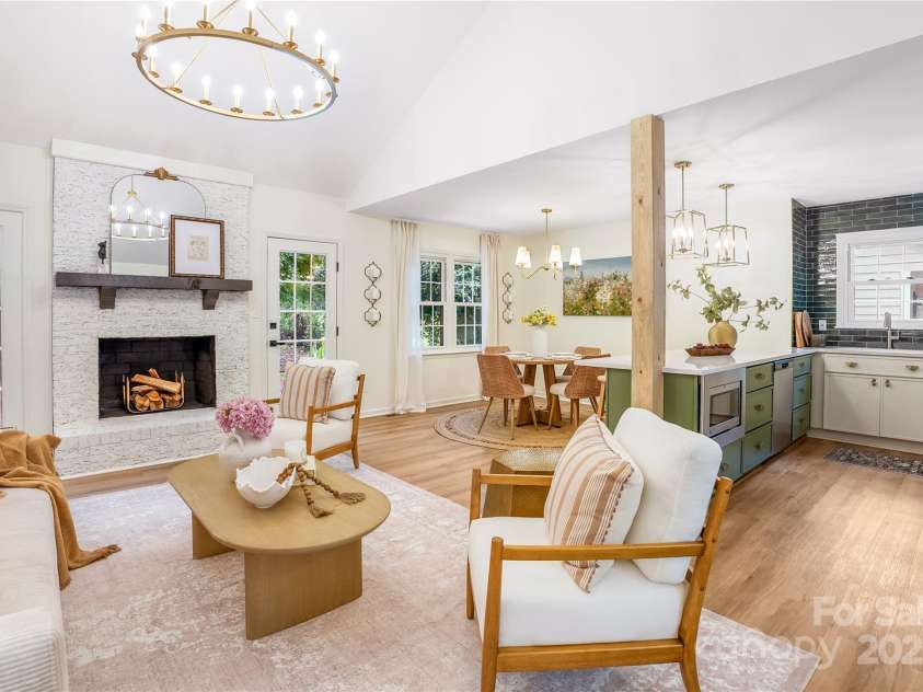 2212 Pinebrook Circle, Charlotte, NC 28208.  MLS# CAR4273995, YatesRealty ID 25685. 