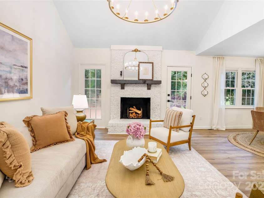 2212 Pinebrook Circle, Charlotte, NC 28208.  MLS# CAR4273995, YatesRealty ID 25685. 