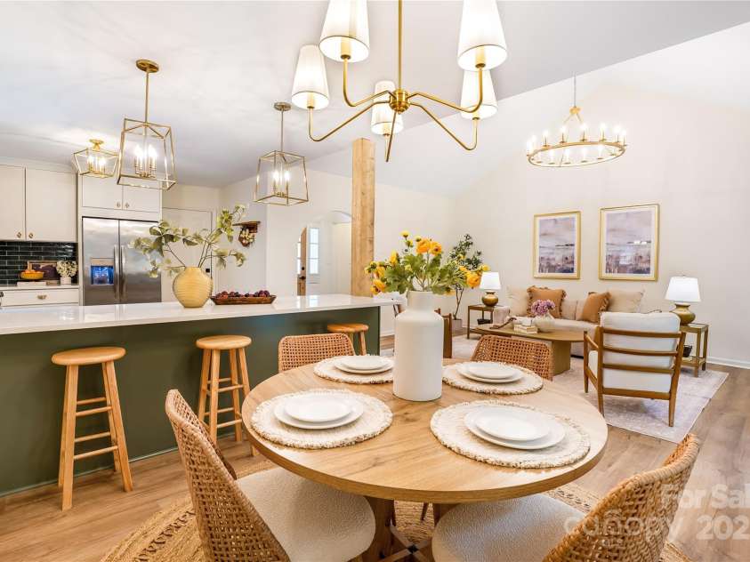 2212 Pinebrook Circle, Charlotte, NC 28208.  MLS# CAR4273995, YatesRealty ID 25685. 