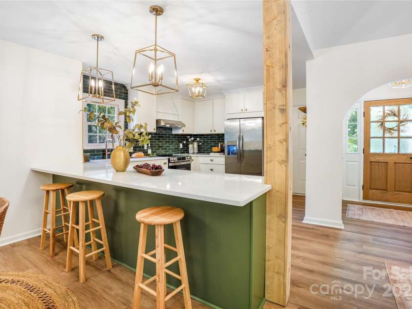 2212 Pinebrook Circle, Charlotte, NC 28208.  MLS# CAR4273995, YatesRealty ID 25685. 