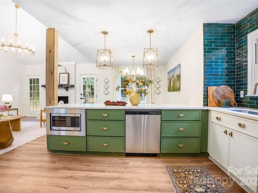 2212 Pinebrook Circle, Charlotte, NC 28208.  MLS# CAR4273995, YatesRealty ID 25685. 