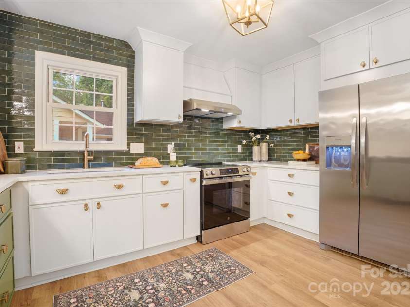 2212 Pinebrook Circle, Charlotte, NC 28208.  MLS# CAR4273995, YatesRealty ID 25685. 