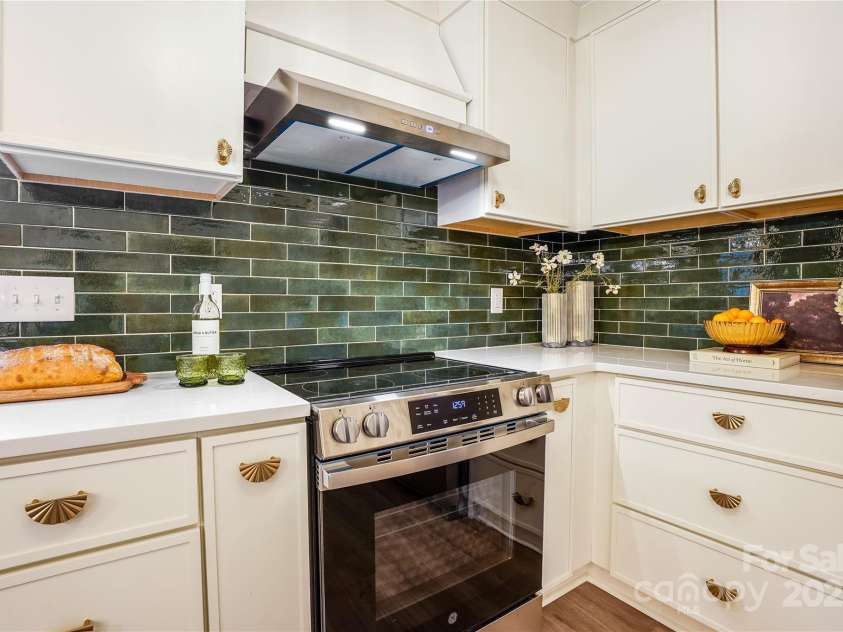 2212 Pinebrook Circle, Charlotte, NC 28208.  MLS# CAR4273995, YatesRealty ID 25685. 