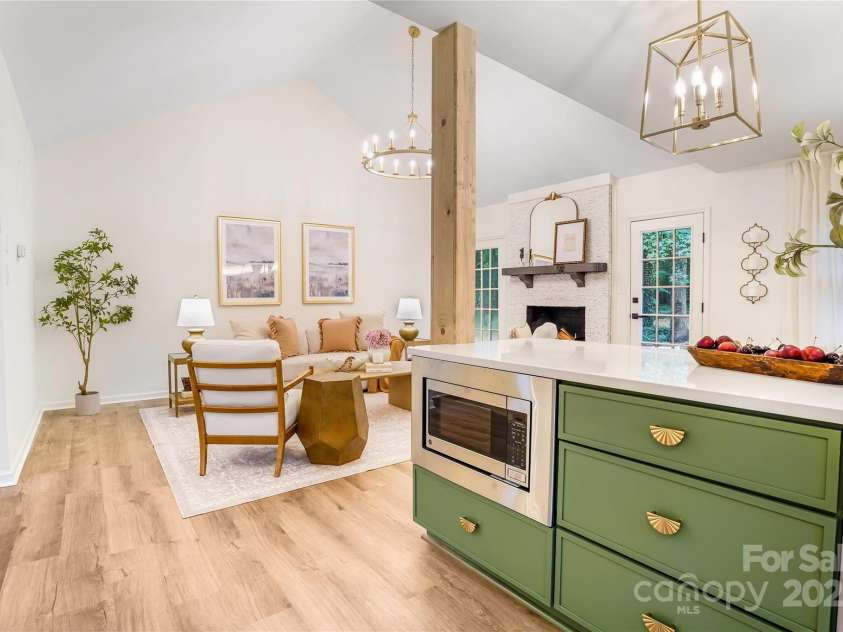 2212 Pinebrook Circle, Charlotte, NC 28208.  MLS# CAR4273995, YatesRealty ID 25685. 