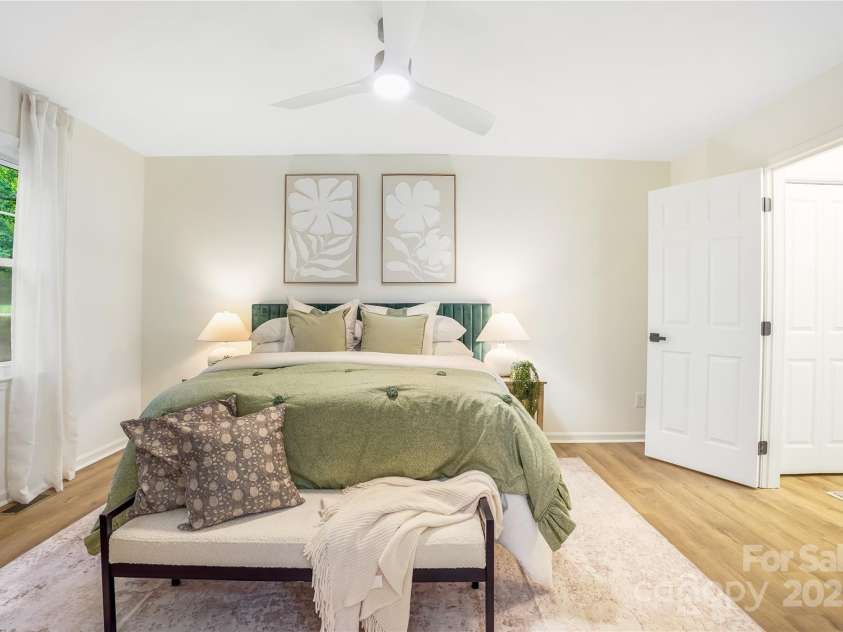 2212 Pinebrook Circle, Charlotte, NC 28208.  MLS# CAR4273995, YatesRealty ID 25685. 