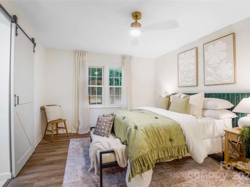 2212 Pinebrook Circle, Charlotte, NC 28208.  MLS# CAR4273995, YatesRealty ID 25685. 