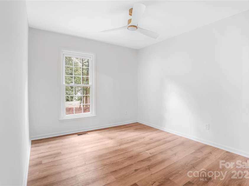 2212 Pinebrook Circle, Charlotte, NC 28208.  MLS# CAR4273995, YatesRealty ID 25685. 