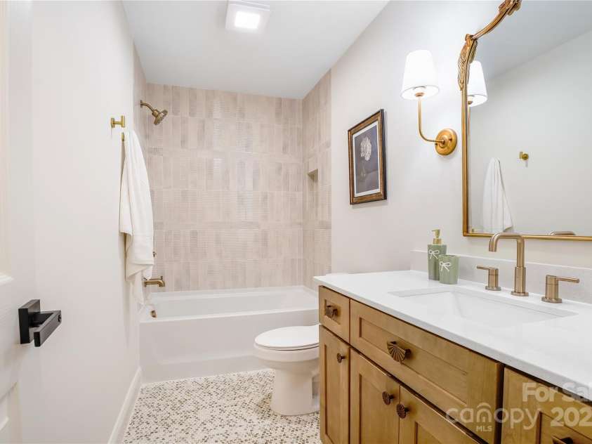 2212 Pinebrook Circle, Charlotte, NC 28208.  MLS# CAR4273995, YatesRealty ID 25685. 