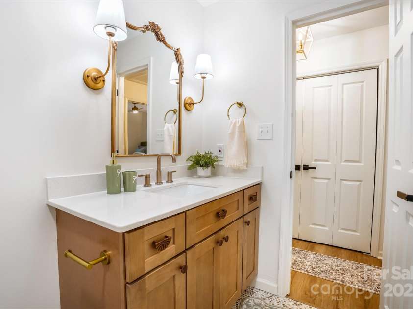 2212 Pinebrook Circle, Charlotte, NC 28208.  MLS# CAR4273995, YatesRealty ID 25685. 