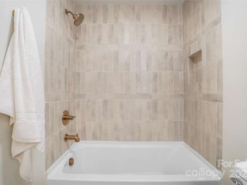 2212 Pinebrook Circle, Charlotte, NC 28208.  MLS# CAR4273995, YatesRealty ID 25685. 