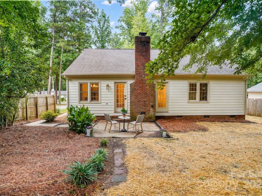 2212 Pinebrook Circle, Charlotte, NC 28208.  MLS# CAR4273995, YatesRealty ID 25685. 