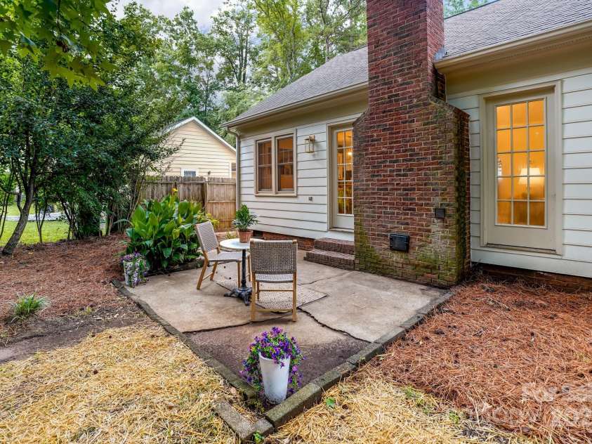 2212 Pinebrook Circle, Charlotte, NC 28208.  MLS# CAR4273995, YatesRealty ID 25685. 