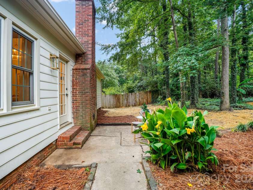 2212 Pinebrook Circle, Charlotte, NC 28208.  MLS# CAR4273995, YatesRealty ID 25685. 