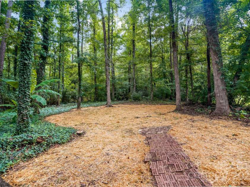 2212 Pinebrook Circle, Charlotte, NC 28208.  MLS# CAR4273995, YatesRealty ID 25685. 