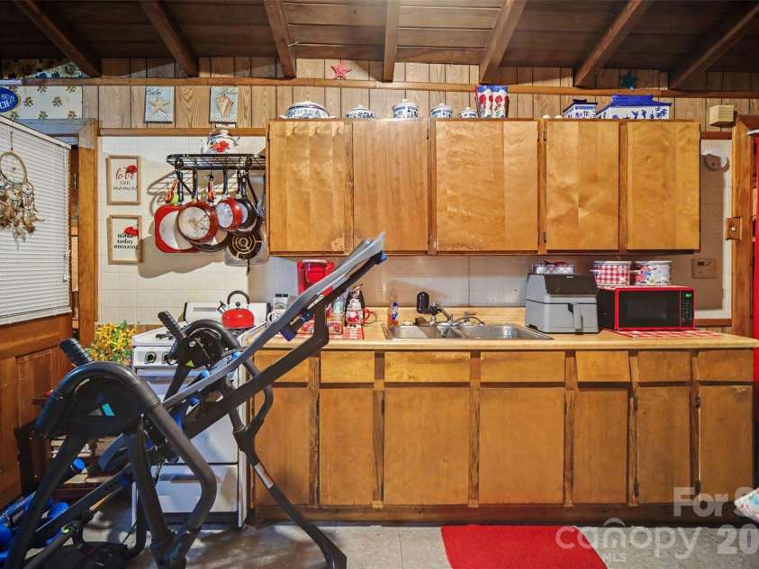 260 Cherrywood Lane, Sharon, SC 29742.  MLS# CAR4383305, YatesRealty ID 25686. 