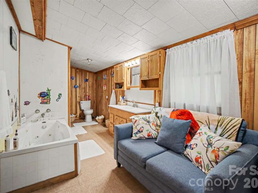 260 Cherrywood Lane, Sharon, SC 29742.  MLS# CAR4383305, YatesRealty ID 25686. 