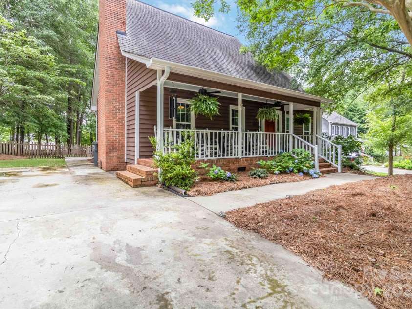 3092 Hitching Post Lane, Rock Hill, SC 29732.  MLS# CAR4270505, YatesRealty ID 25687. 