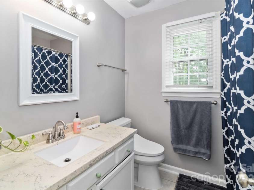 3092 Hitching Post Lane, Rock Hill, SC 29732.  MLS# CAR4270505, YatesRealty ID 25687. Guest Bath