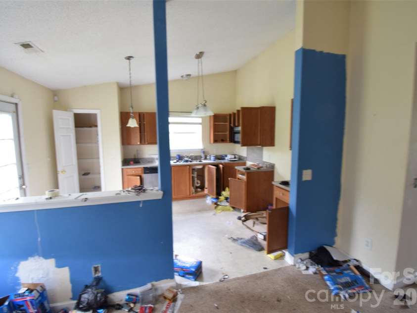 633 Overlook Road, Lowell, NC 28098.  MLS# CAR4383111, YatesRealty ID 25689. 
