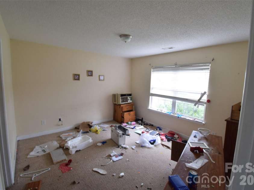 633 Overlook Road, Lowell, NC 28098.  MLS# CAR4383111, YatesRealty ID 25689. 