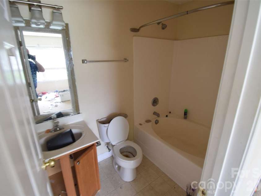 633 Overlook Road, Lowell, NC 28098.  MLS# CAR4383111, YatesRealty ID 25689. 