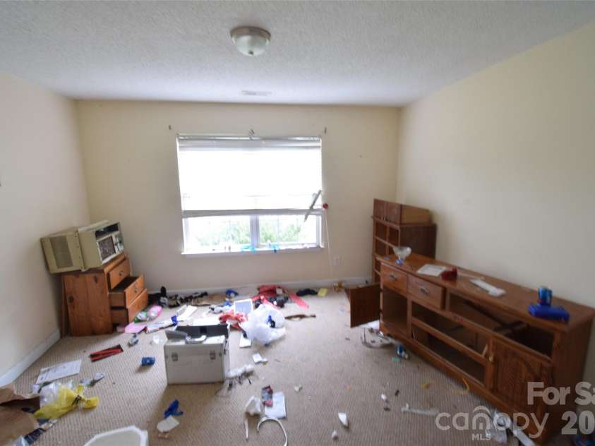 633 Overlook Road, Lowell, NC 28098.  MLS# CAR4383111, YatesRealty ID 25689. 
