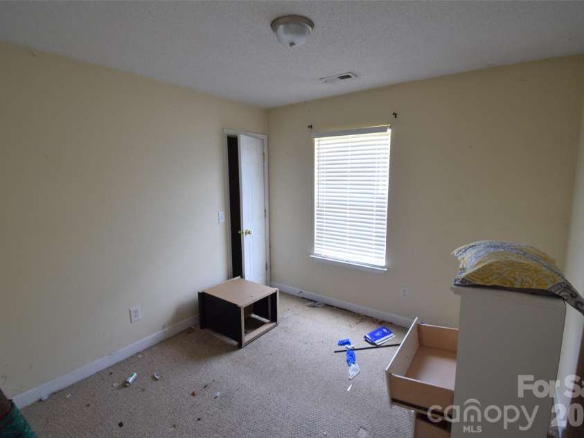 633 Overlook Road, Lowell, NC 28098.  MLS# CAR4383111, YatesRealty ID 25689. 