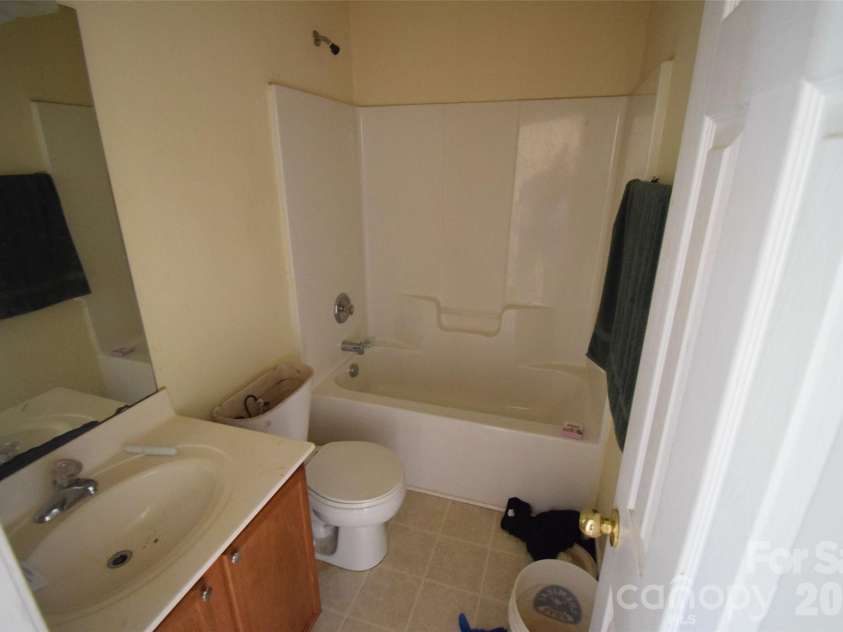 633 Overlook Road, Lowell, NC 28098.  MLS# CAR4383111, YatesRealty ID 25689. 