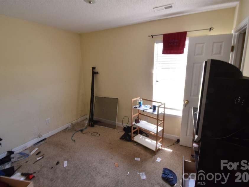 633 Overlook Road, Lowell, NC 28098.  MLS# CAR4383111, YatesRealty ID 25689. 