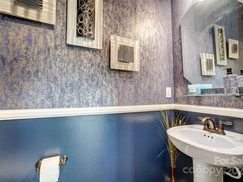 9428 Liberty Hill Drive, Mint Hill, NC 28227.  MLS# CAR4216014, YatesRealty ID 25689. Powder room