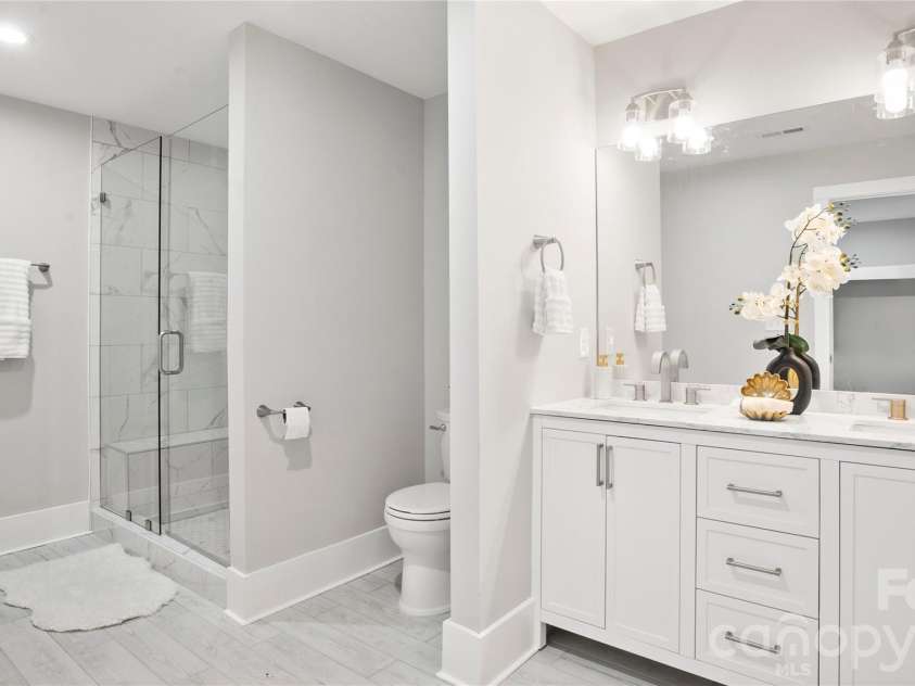 211 Tournament Drive, Concord, NC 28025.  MLS# CAR4377348, YatesRealty ID 25690. Primary Bathroom