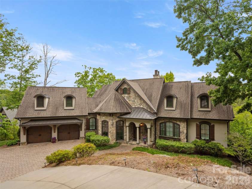 1105 Timberbluff Way, Arden, NC 28704.  MLS# CAR4381458, YatesRealty ID 25691. 
