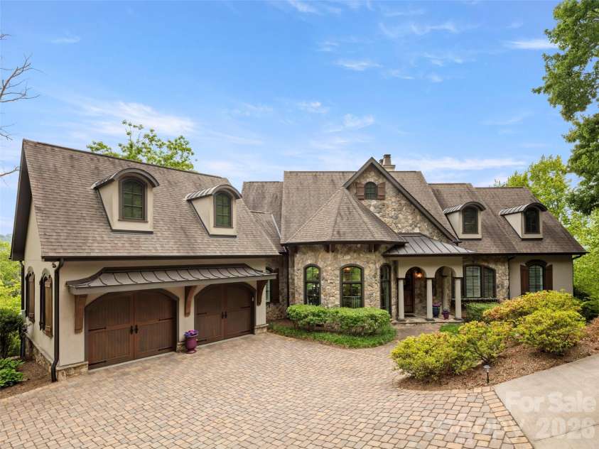 1105 Timberbluff Way, Arden, NC 28704.  MLS# CAR4381458, YatesRealty ID 25691. 