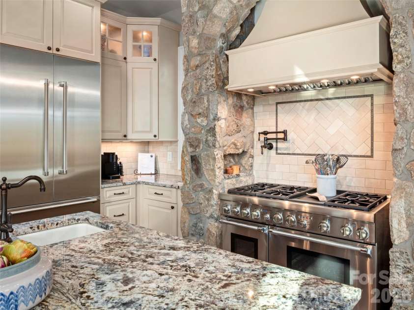 1105 Timberbluff Way, Arden, NC 28704.  MLS# CAR4381458, YatesRealty ID 25691. 