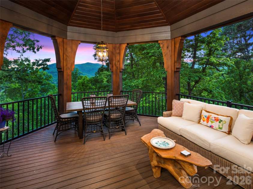 1105 Timberbluff Way, Arden, NC 28704.  MLS# CAR4381458, YatesRealty ID 25691. 