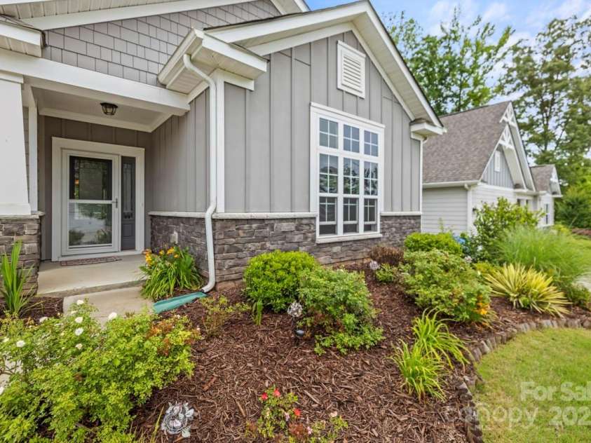 219 Broadleaf Drive, Denver, NC 28037.  MLS# CAR4265284, YatesRealty ID 25691. Meticulously landscaped