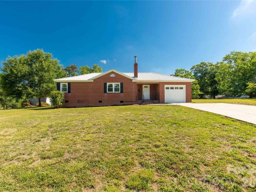503 Wylie Street, Lancaster, SC 29720.  MLS# CAR4378525, YatesRealty ID 25692. 