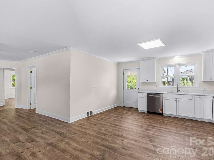 503 Wylie Street, Lancaster, SC 29720.  MLS# CAR4378525, YatesRealty ID 25692. 