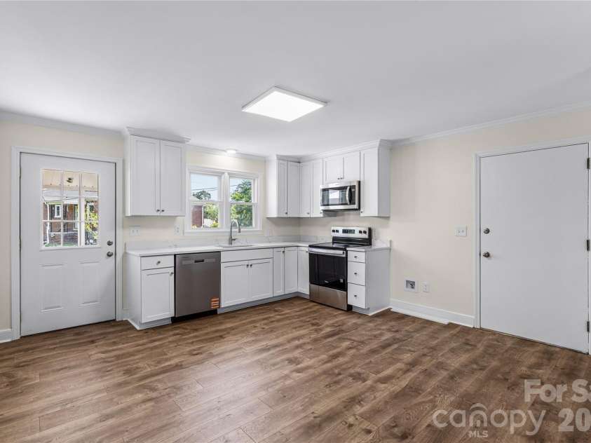 503 Wylie Street, Lancaster, SC 29720.  MLS# CAR4378525, YatesRealty ID 25692. 