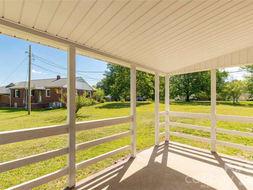 503 Wylie Street, Lancaster, SC 29720.  MLS# CAR4378525, YatesRealty ID 25692. 