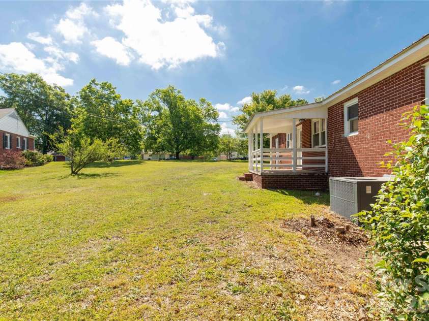 503 Wylie Street, Lancaster, SC 29720.  MLS# CAR4378525, YatesRealty ID 25692. 