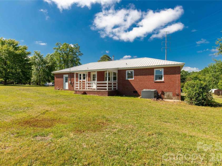503 Wylie Street, Lancaster, SC 29720.  MLS# CAR4378525, YatesRealty ID 25692. 