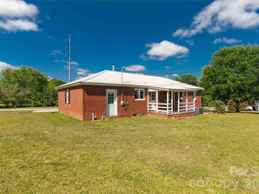 503 Wylie Street, Lancaster, SC 29720.  MLS# CAR4378525, YatesRealty ID 25692. 