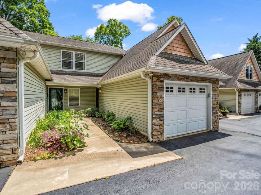 4 Rathfarnham Road, Asheville, NC 28803.  MLS# CAR4382272, YatesRealty ID 25696. 