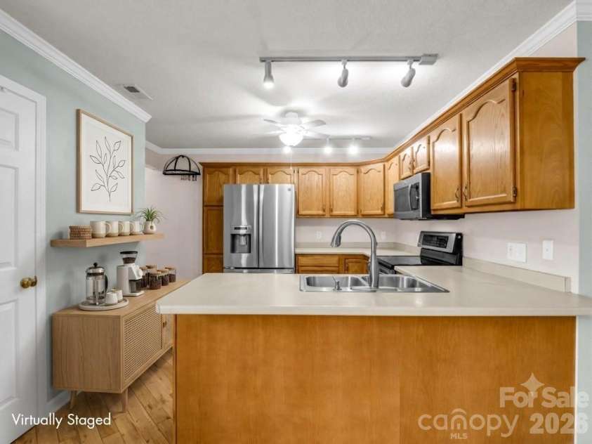 4 Rathfarnham Road, Asheville, NC 28803.  MLS# CAR4382272, YatesRealty ID 25696. 