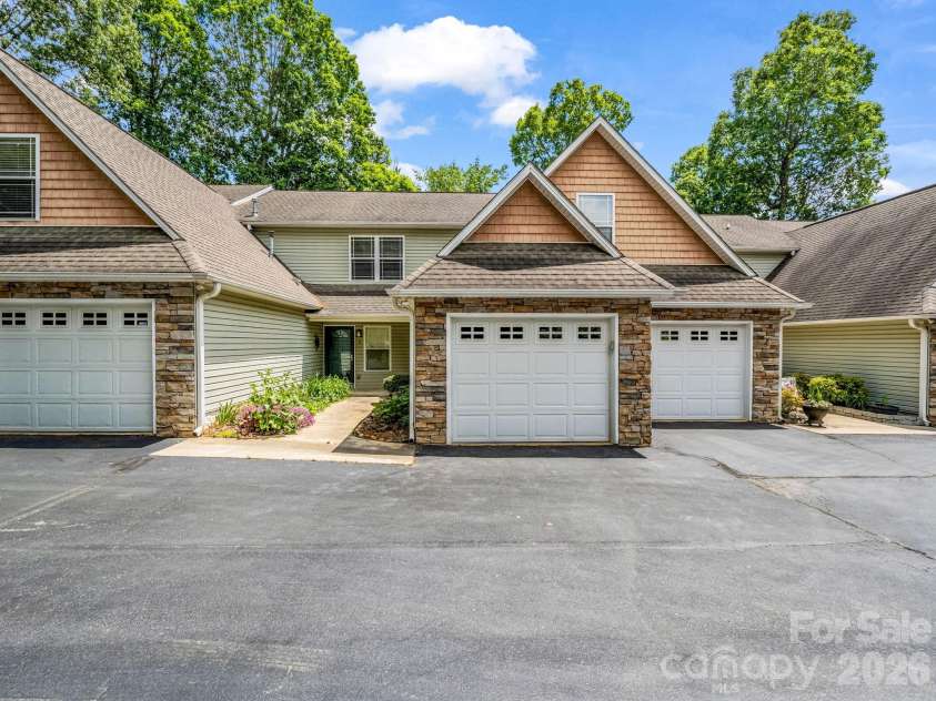 4 Rathfarnham Road, Asheville, NC 28803.  MLS# CAR4382272, YatesRealty ID 25696. 